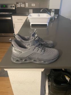 Men’s sneakers size 9.5 brand new