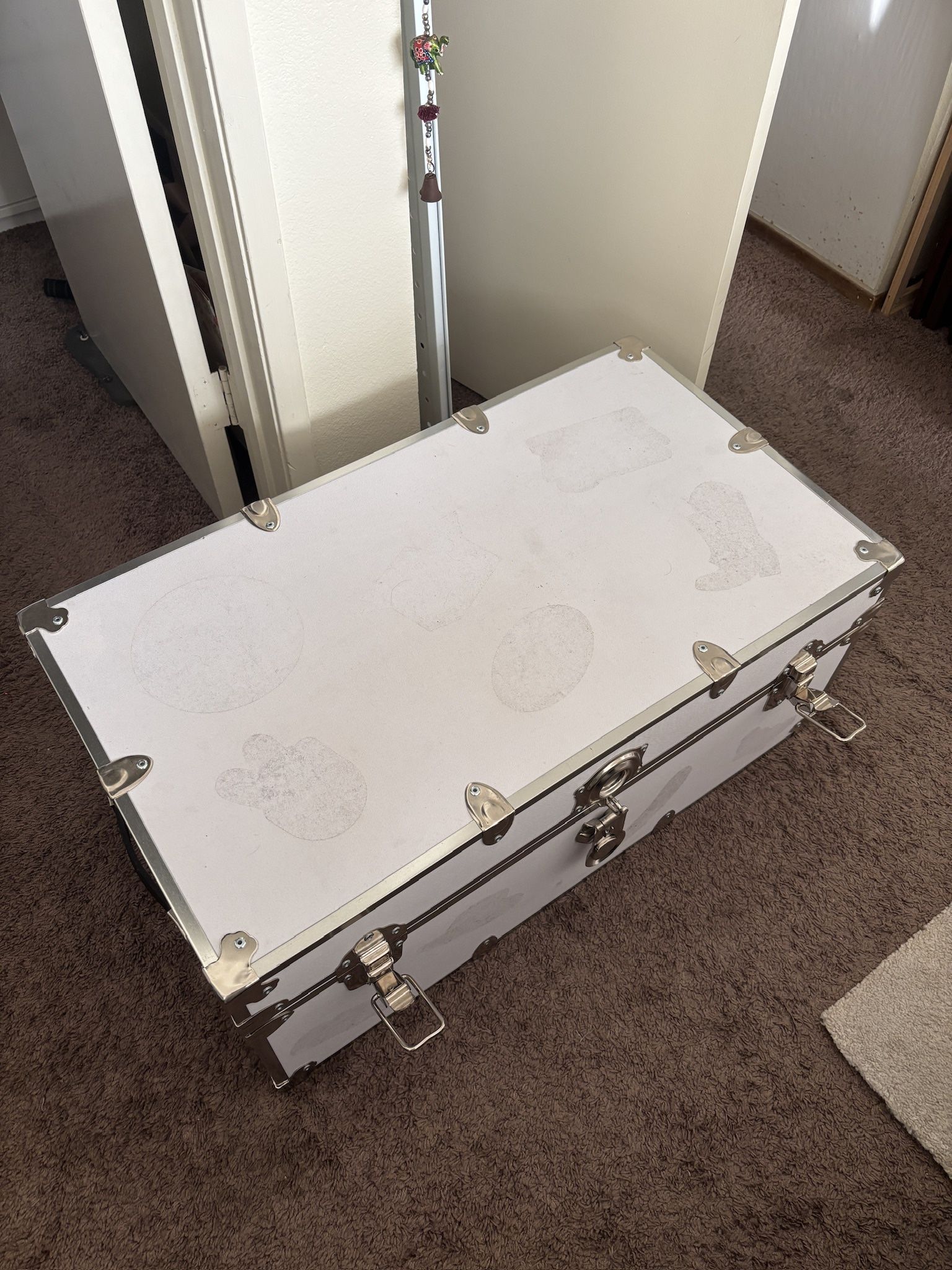 White Trunk Case With Wheels