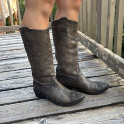 Frye Boots Women’s size 8.5 Grey