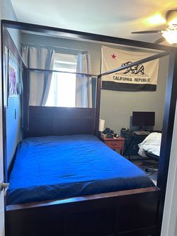 Bassett Queen Canopy 4-Poster Wood Bed Frame