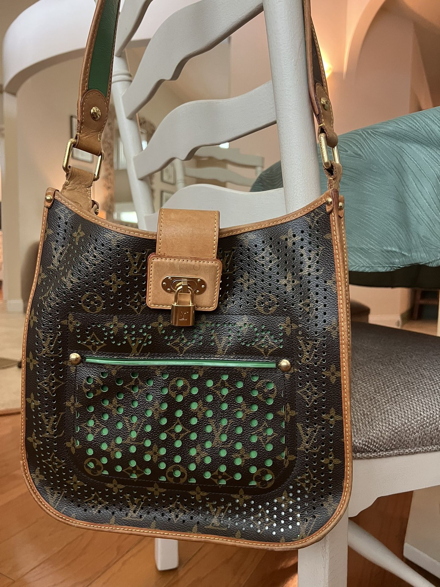 Louis Vuitton cross body Bag With Green Suede. Authentic!!!