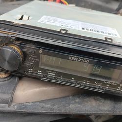 Kenwood Stereo Bluetooth MP3 /WMA /AAC/WAV/FLAC Pandora iHeartRadio KDC-BT268U