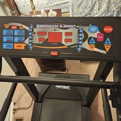Smooth 9.2 HRC Treadmill