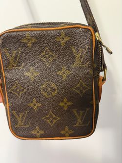 Authentic Louis Vuitton Monogram Mini Crossbody/Pochette Bag
