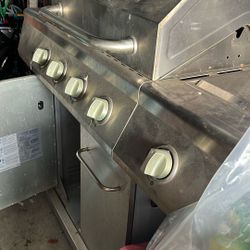 Asador Con Un Taque De Gas 