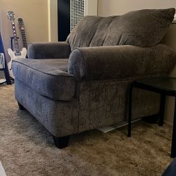 Couch Excellent Condition $55