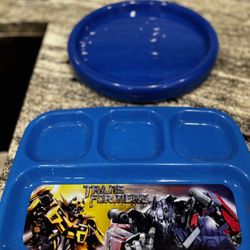 7 kids plastic plates, including one with transformers