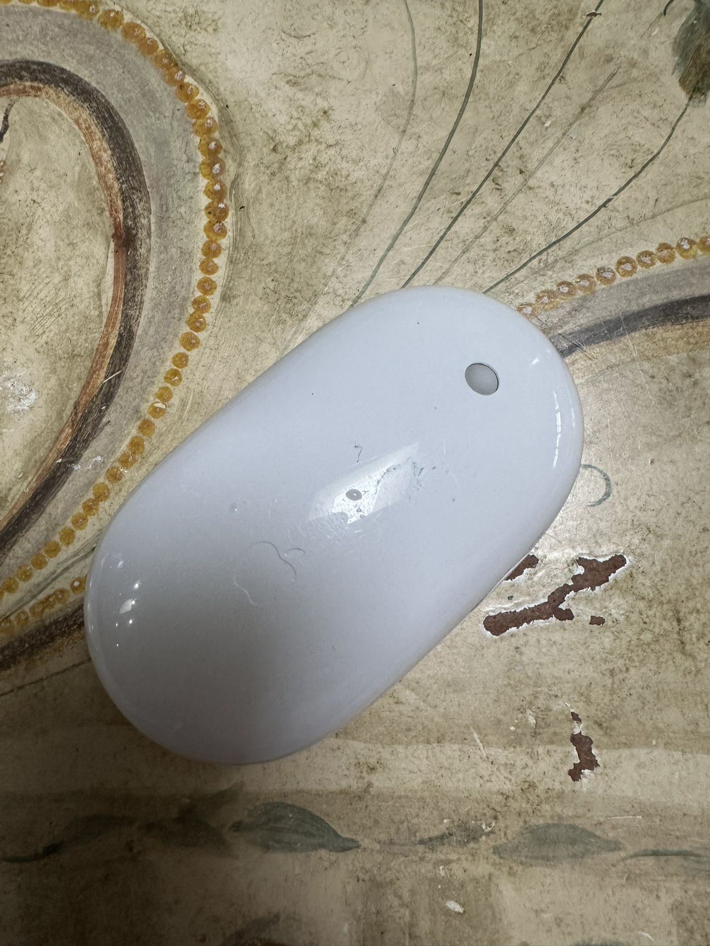 Apple Magic Mouse (Model A1197) – White
