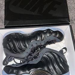 Black foamposite size 9