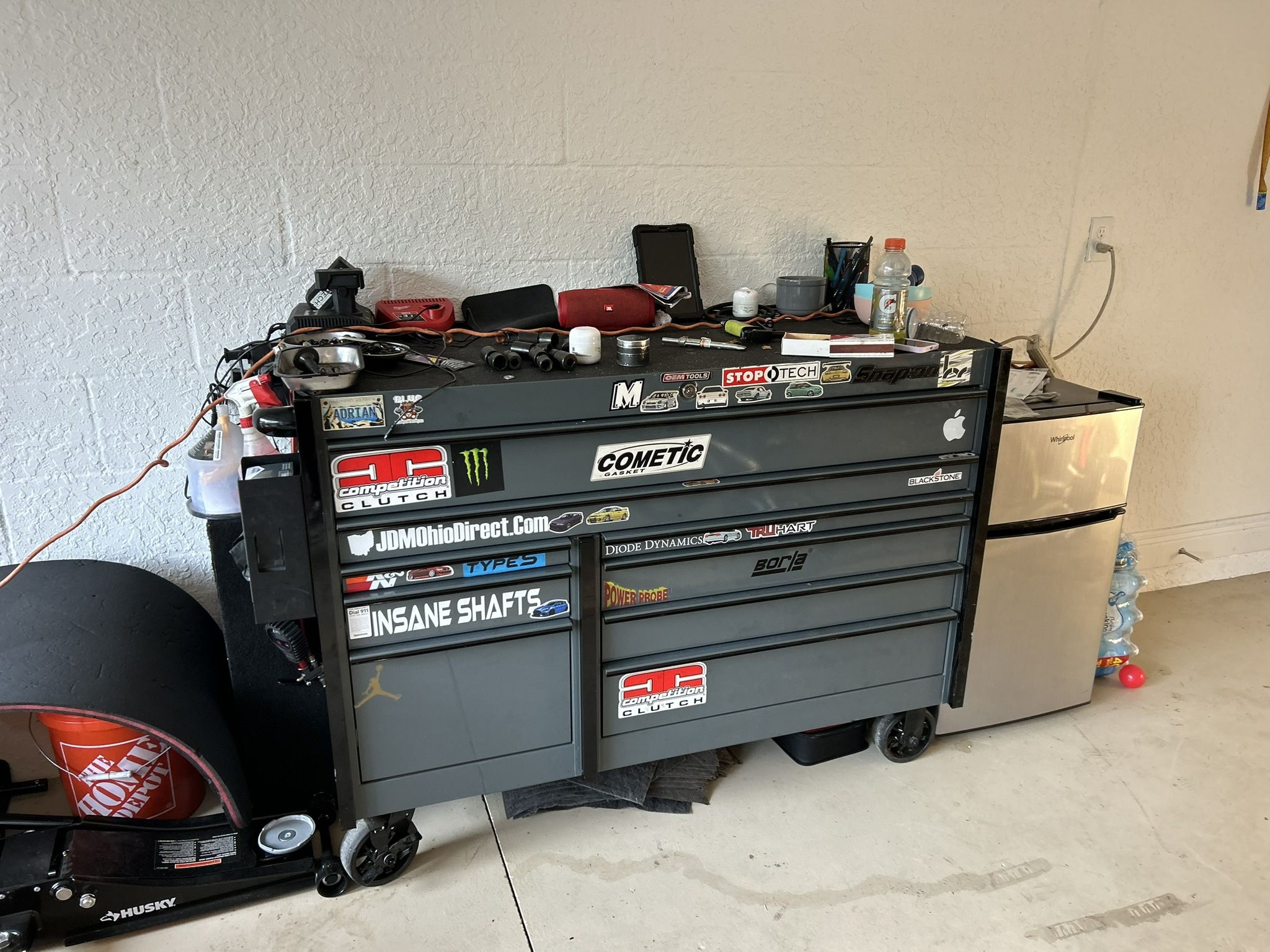 SNAP ON BOX. BEST OFFER TAKES IT