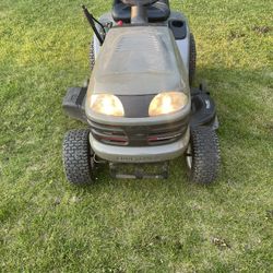 Tractor Craftsman Lt2000  Engine 17Hp   42 Inch Deck 