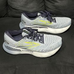 Brooks Shoes Size 7 Like new Condition. $40 or Best Offer