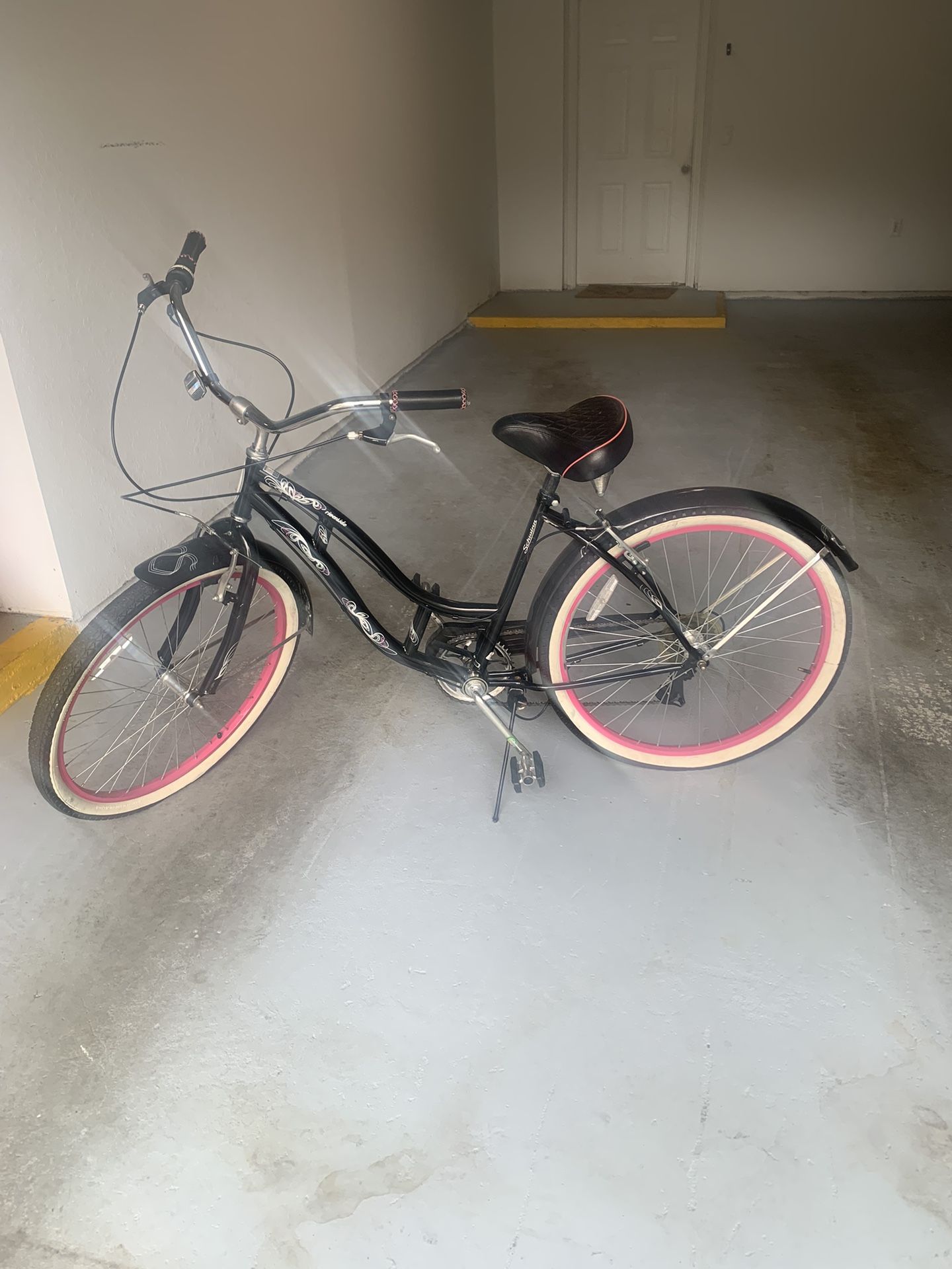 Schwinn Women’s 10-Speed Cruiser – Excellent Condition