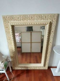 Stunning beveled mirror with engraving frame Size: 51x38