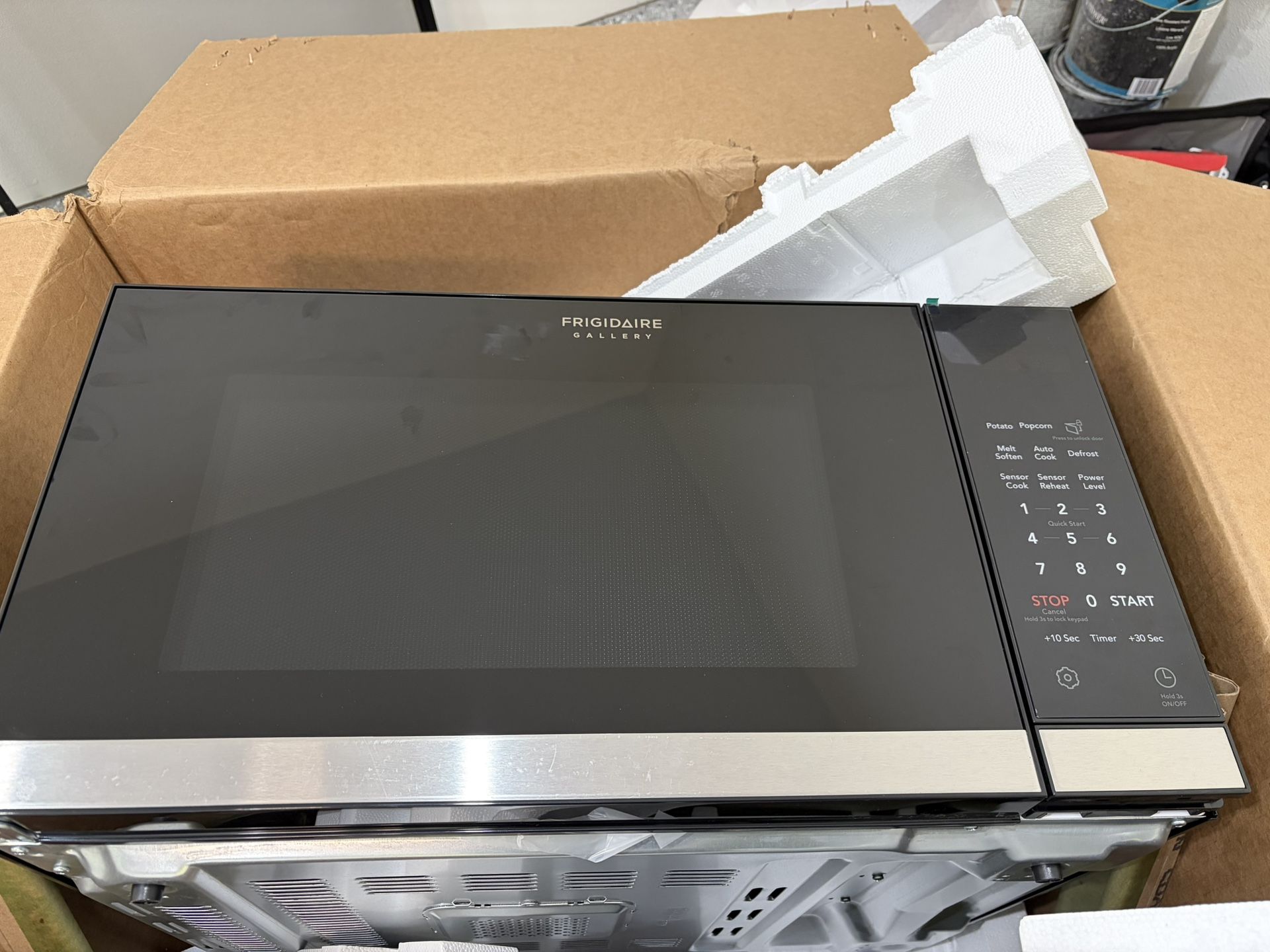 Brand New Frigidaire Microwave 200 OBO