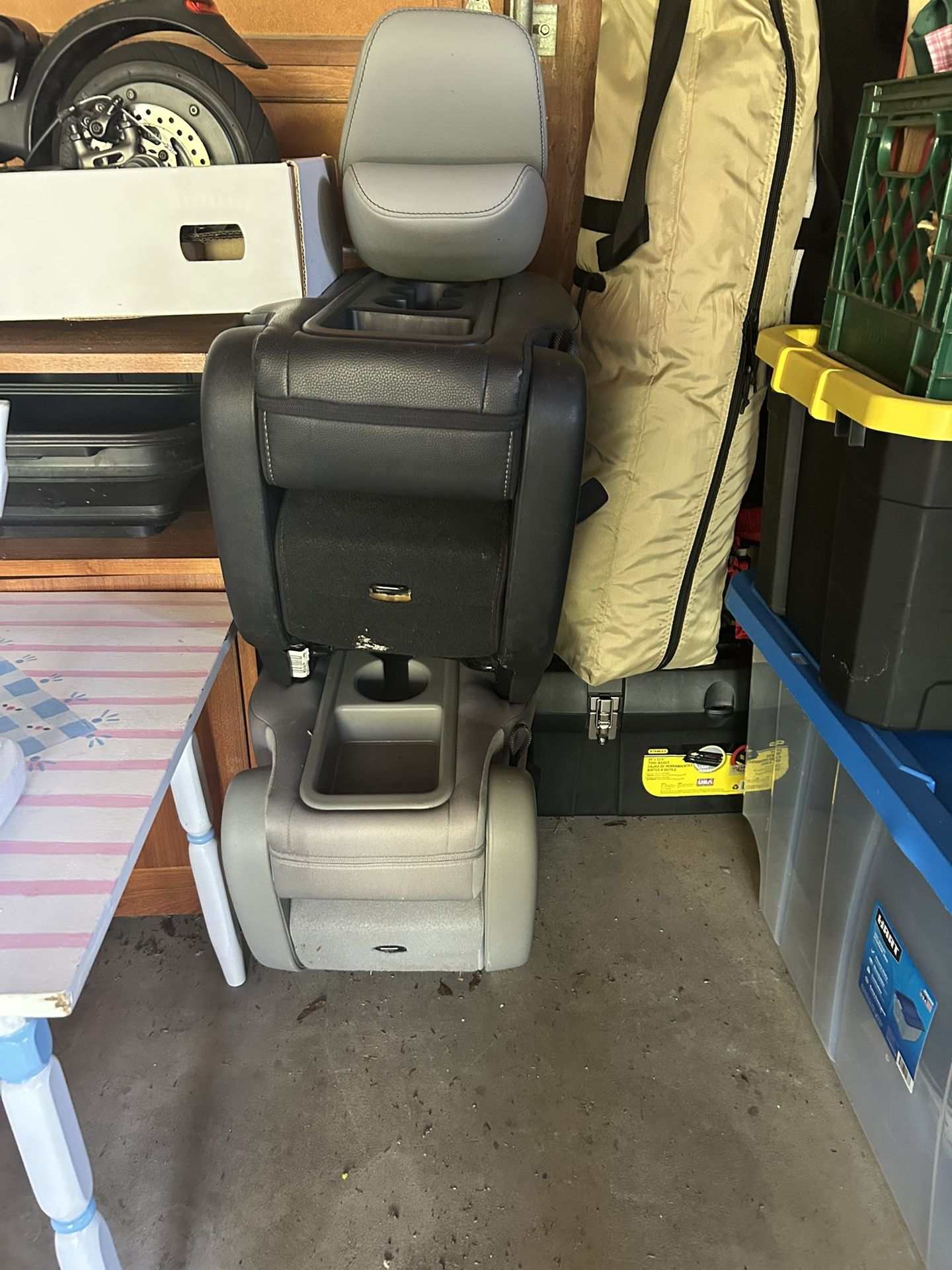 Minivan Odyssey Removable Middle Seats (1 Gray Fabric, 1 Black Leather) For Honda Odysseys (2019 & 2022) UNTOUCHED