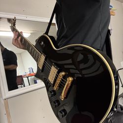 🚨 CRAZY SALE Guitar Black & Gold! 