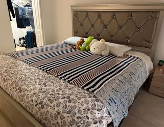 MOVING SALE – King Bed + Desk + 8-Drawer Dresser – Doral