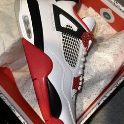 Fire Red Jordan 4