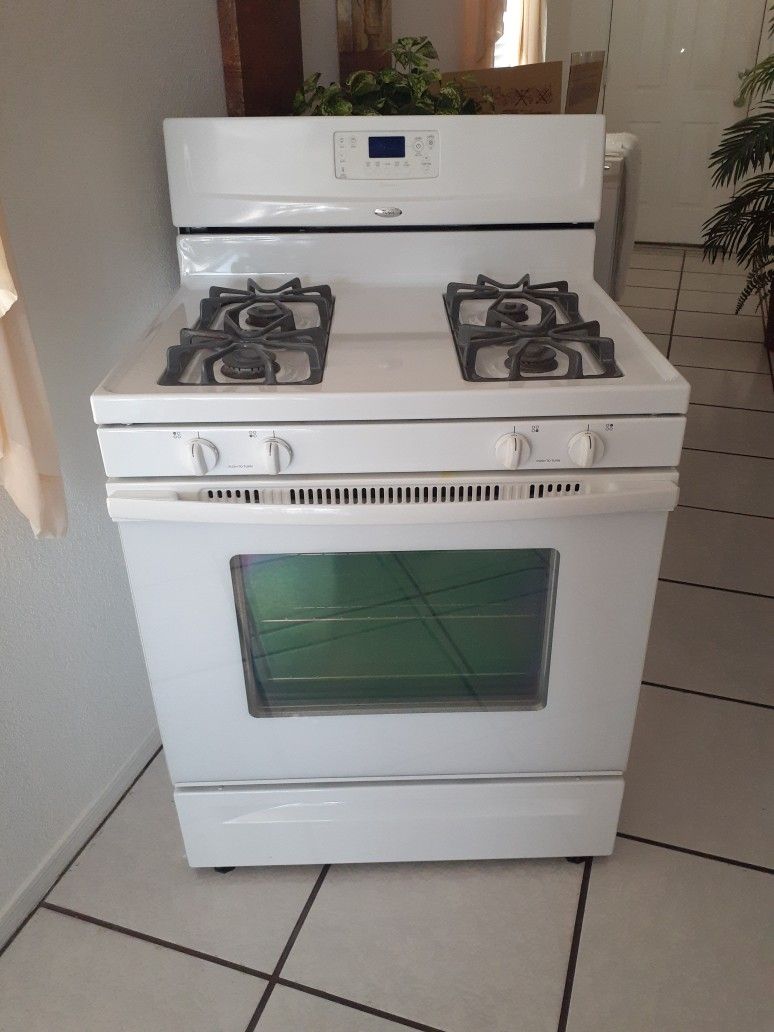 Hardly Used Gas Stobe /oven, Microwave And Dishwasher