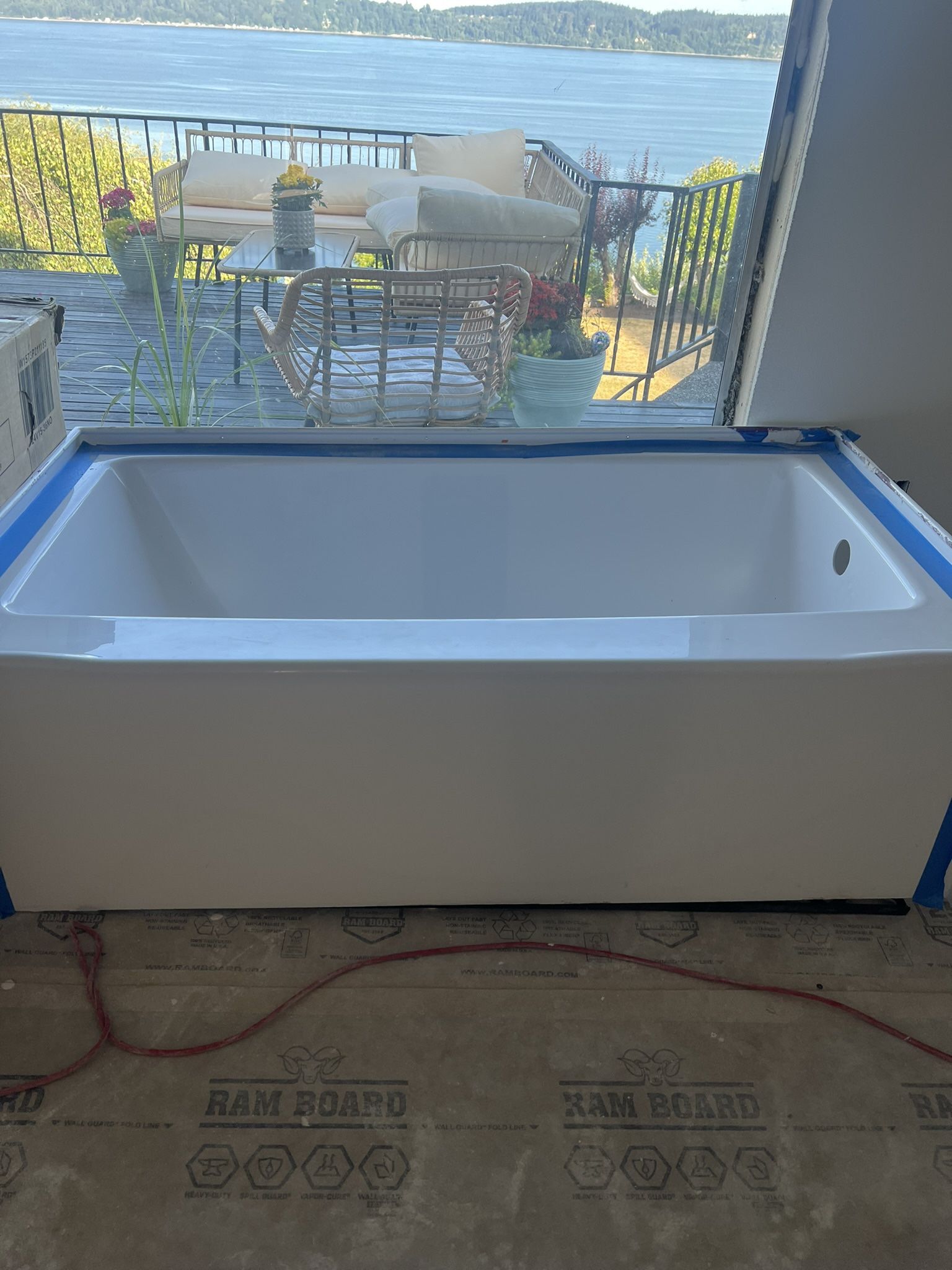 New Delta 60x32 Right Drain Tub