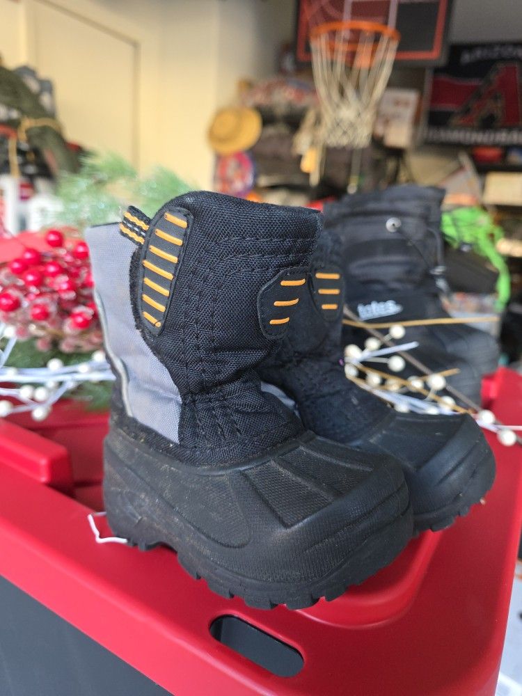 Snow Boots 5c