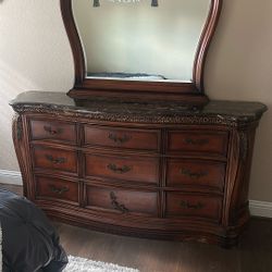 Dresser And King Bed Headboard And Footboard