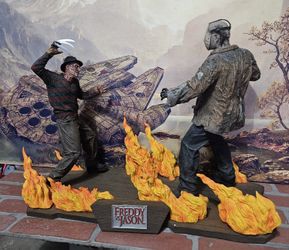 FREDDY VS JASON STATUE NECA 