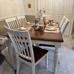 Solid Wood Dining Room Table – Seats 6 – Great Condition