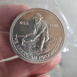 1982 1 Troy Oz. .999 Silver Engelhard American Prospector Silver Round