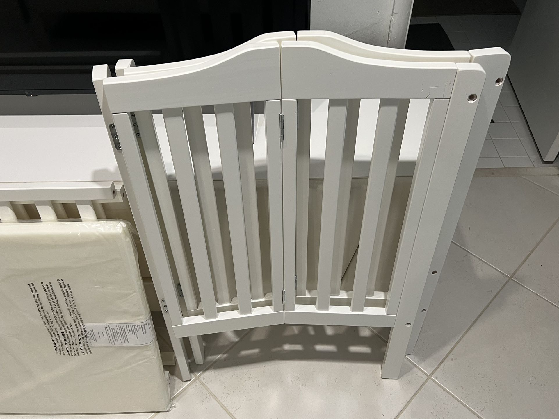 Baby Crib. Wood. Foldable