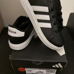 New Kids Adidas Grand court Size 12 