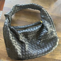 B0ttega Black Lookalike 