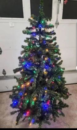 *** BRAND NEW- CHRISTMAS TREE ***