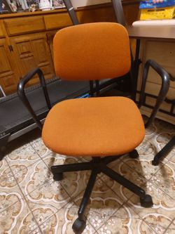 1972 vintage rolling chair excellent conditions orange and black excellent clean well kept brand new