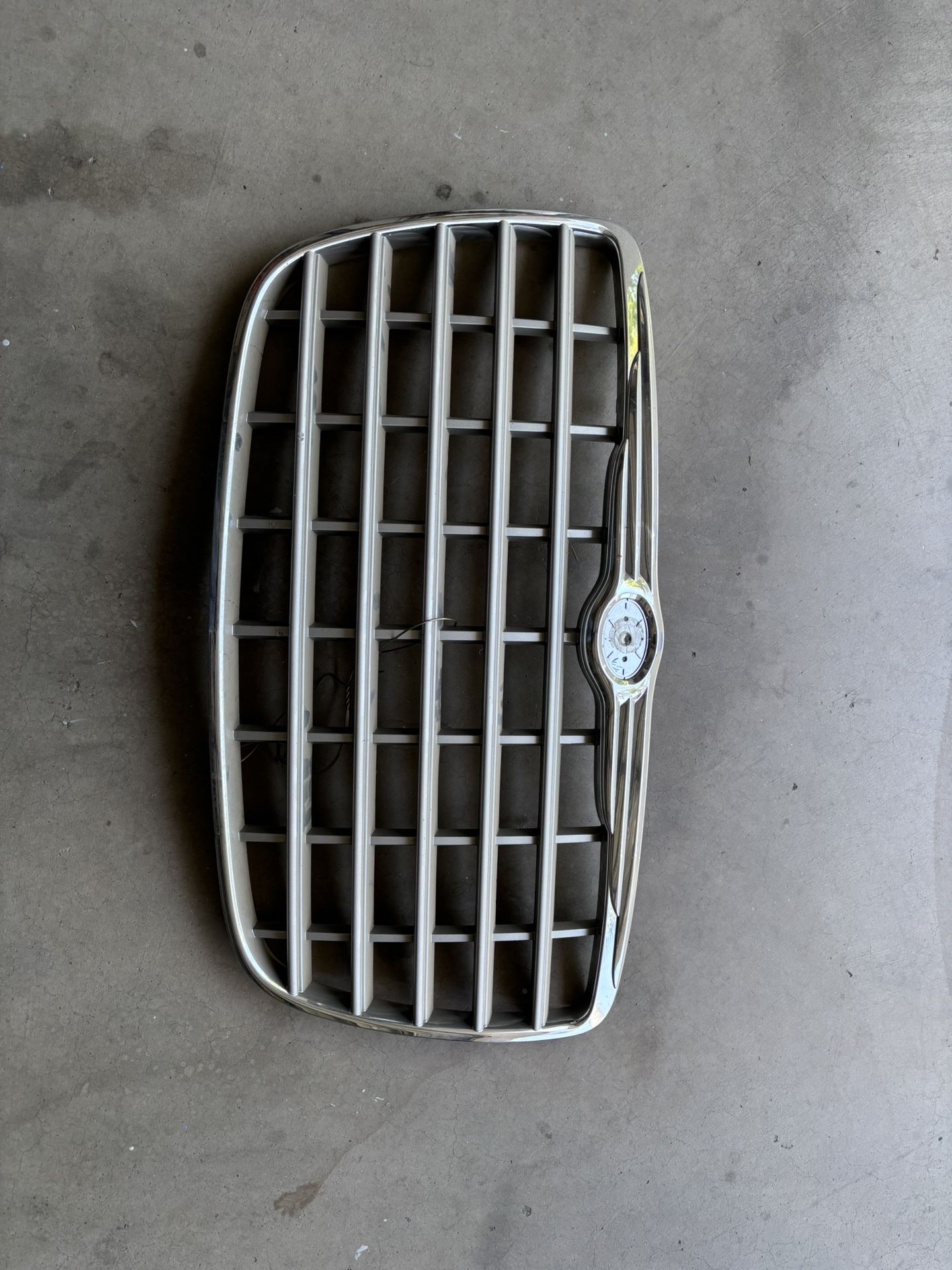 2005-2010 Chrysler 300 Grille
