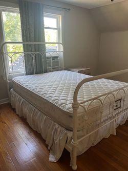 Queen bed frame, mattress, & boxspring