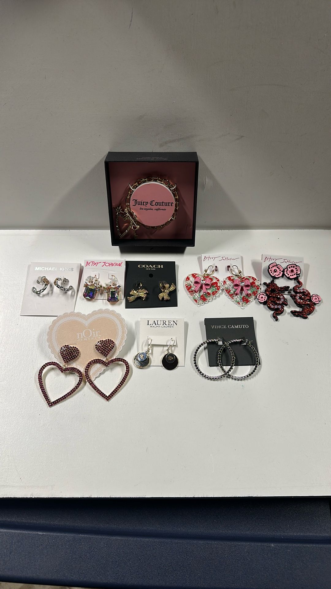 Woman Earrings 8 Pairs 1 Bracelet