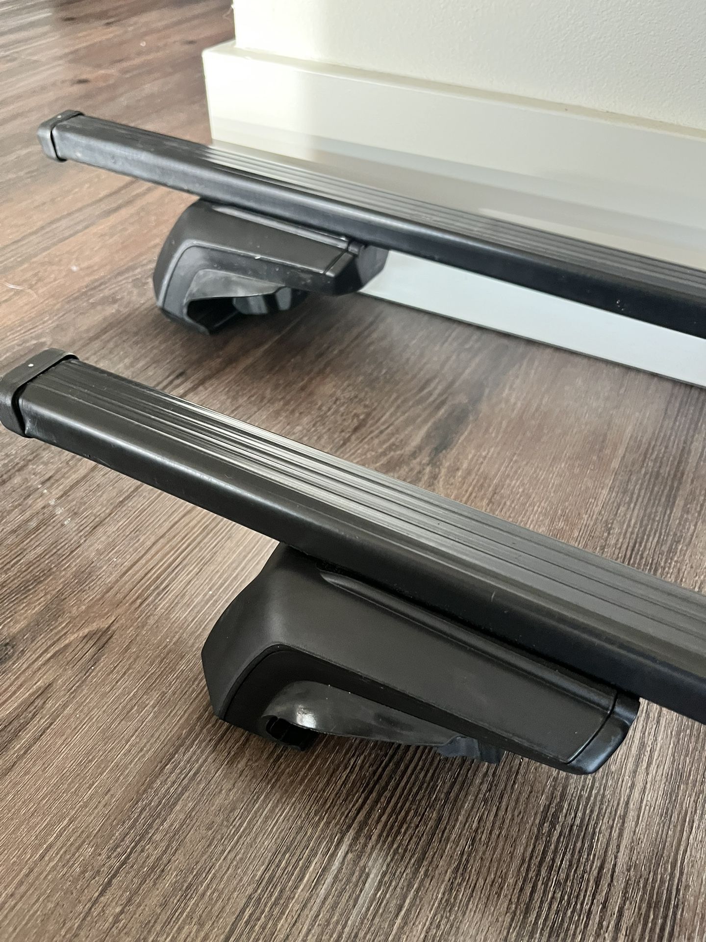 Thule SquareBar 118cm/47” w/ 4 Raised Rail feet