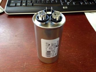 Motor run capacitors 440 VAC round