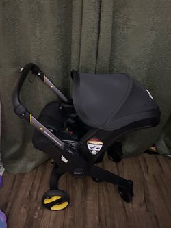 Doona Car Seat + Latch Base