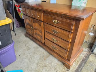 Solid Wood Traditional Sideboard / Buffet Cabinet
