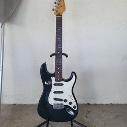 Electric Guitar Fender Stratocaster( Made In 🇲🇽)