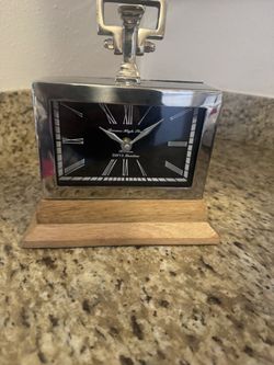 Barnes High Street London Mantle Desk Clock