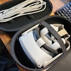 Oculus Quest 2 128GB (Great Condition)