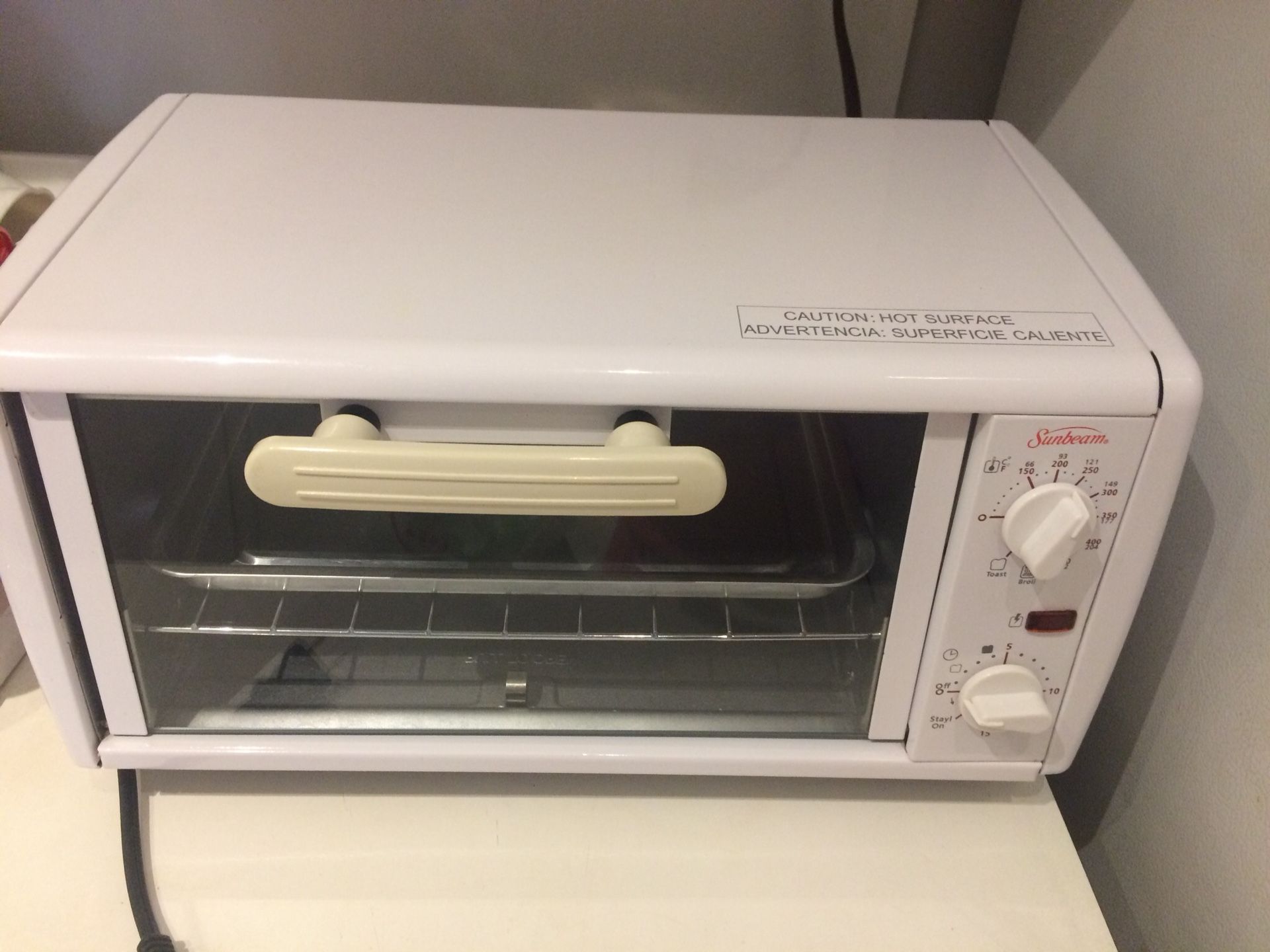 Like New Toaster oven- used 1-2 times