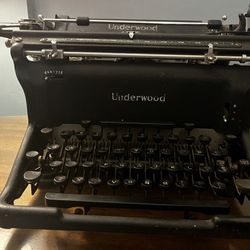 Vintage Underwood Typewriter 