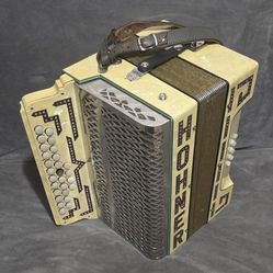 ACCORDION HOHNER $399 Obo. 2 Registros