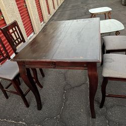 Dining Table And 4 Chairs 