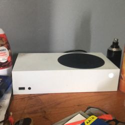 Xbox One S With Controller 